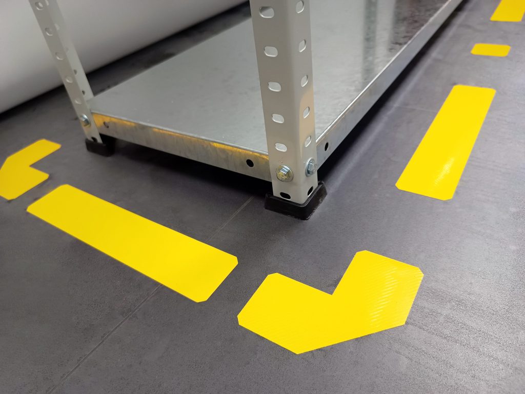 Demarcación de piso con esquineros